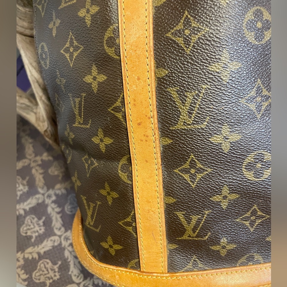 Authentic Louis Vuitton Bucket GM - Picture 14 of 15